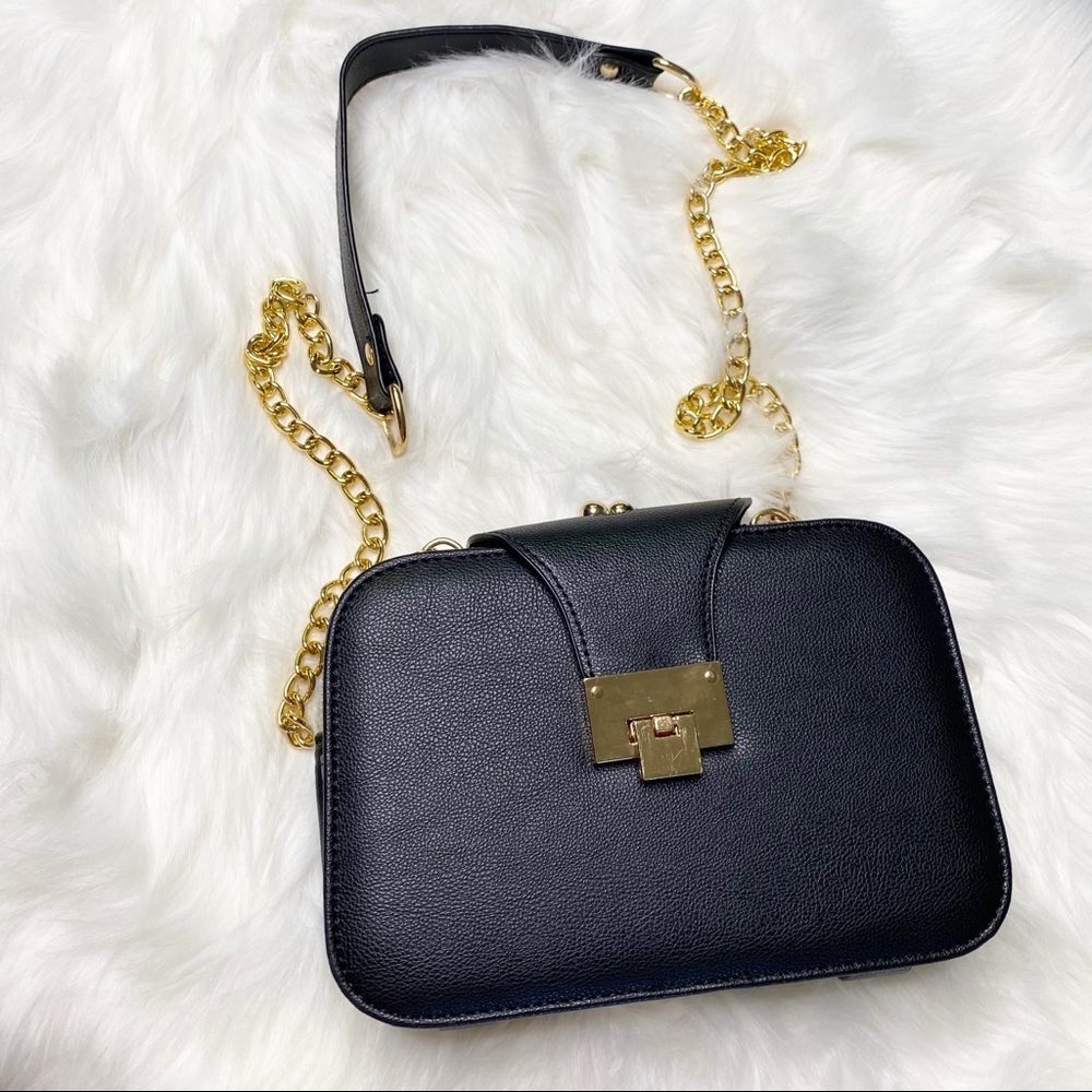 ❌SOLD❌ BLACK CONVERTIBLE CROSSBODY/CLUTCH BAG